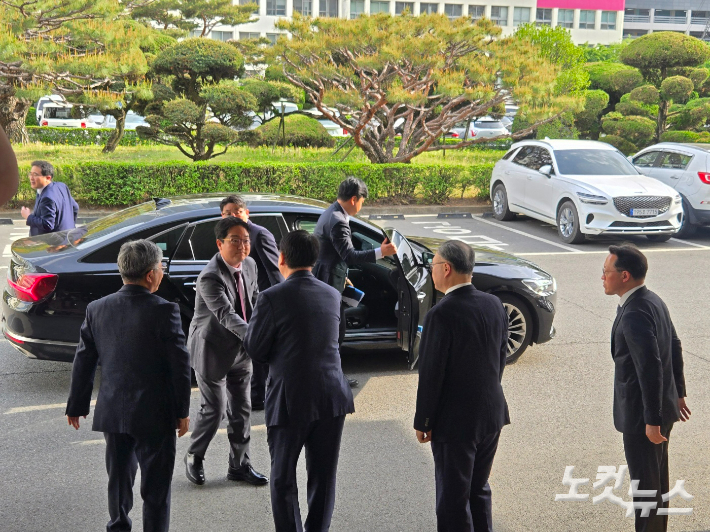 대구 방문한 심우정 검찰총장, 채상병 수사 상황 묻자 묵묵부답