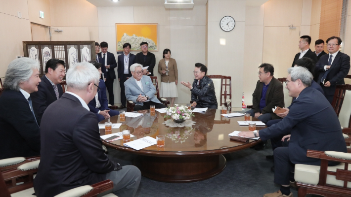 WT 조정원 총재, 춘천시청 방문. 춘천시 제공