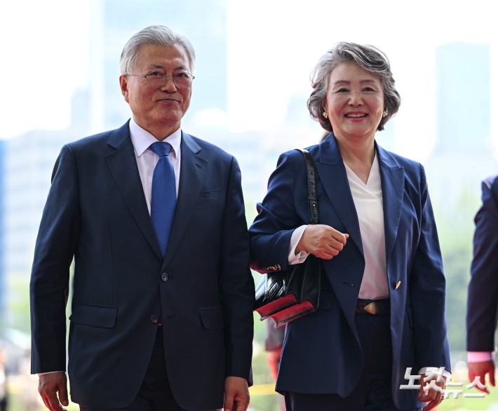 국회 도착한 문재인 전 대통령 부부