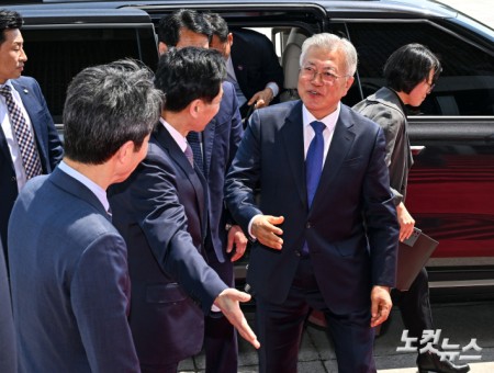 국회 도착한 문재인 전 대통령