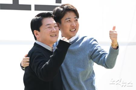 판교역에서 만난 안철수·이준석