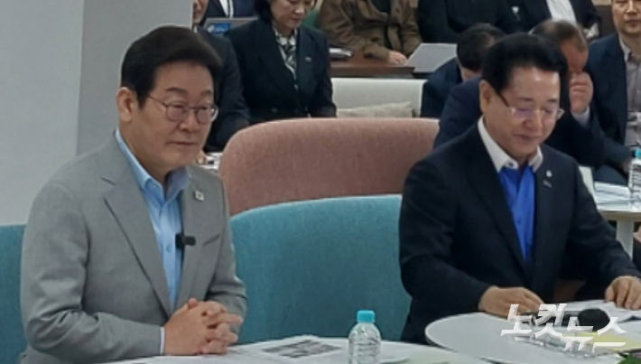 더불어민주당 이재명 대선 경선 후보가 25일 오전 전남 나주에 있는 전남농업기술원에서 '농업 과학기술 진흥 간담회'를 열고 "농업을 국가 안보 산업으로 인식해 농업을 미래 성장동력으로 키워내겠다"고 밝혔다. 이승훈 기자