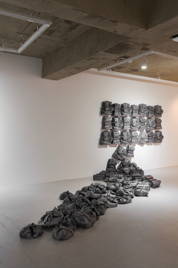강애란, 'Cool Mind series(perceptional things)', 알루미늄, 가변 치수(variable dimension), 1998. 유아트랩서울 제공