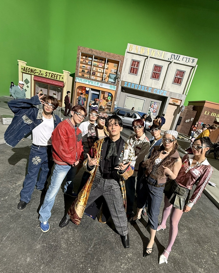 타이틀곡 '1999'는 경쾌하고 펑키한 팝 트랙으로, 댄서들과 꾸미는 뮤지컬 같은 퍼포먼스가 특징이다. NCT 공식 트위터