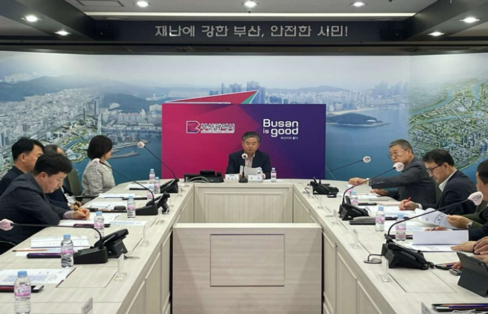 지난 25일 오후 4시 부산시청 재난안전대책본부에서 '2025년 부산시 안전관리자문단 정기회'가 열렸다. 부산시 제공