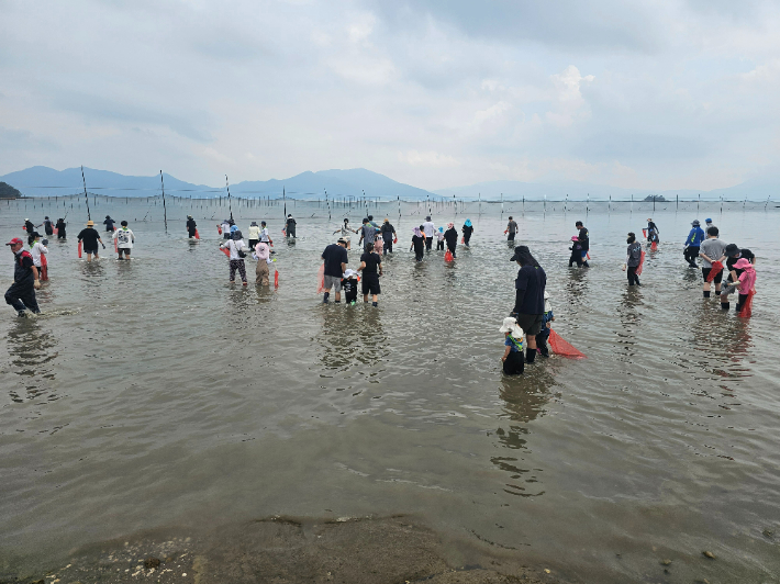 주말어장. 경남도청 제공 