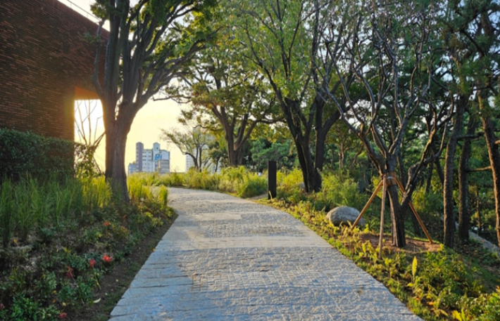 도모헌 내 소소풍 정원.  부산시 제공