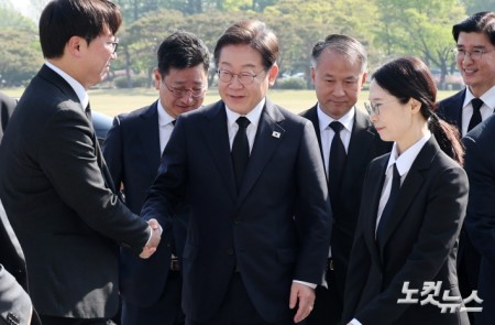 현충원 도착한 이재명 대선 후보