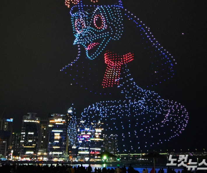 부산 광안리 M드론 라이트쇼 행사 모습. 김혜민 기자 