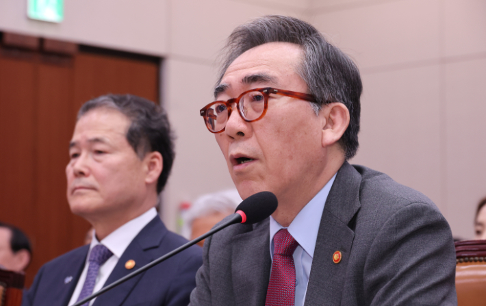 조태열 외교부 장관이 23일 국회에서 열린 외교통일위원회 전체회의에서 의원 질의에 답변하고 있다. 연합뉴스