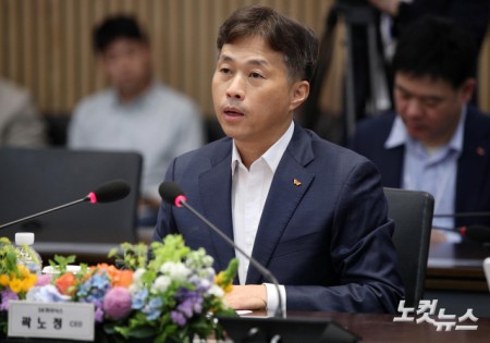 곽노정 SK하이닉스 CEO가 28일 경기 이천시 SK하이닉스에서 열린 이재명 더불어민주당 대선 후보와의 'K-반도체' AI메모리반도체 기업 간담회에서 발언하고 있다. 2025.4.28 국회사진기자단