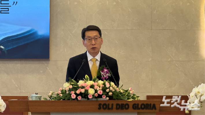 예장통합 강원동노회 김정식노회장은 '교회를 세우는 사람들'의 제목으로 설교를 전했다. 최진성 아나운서