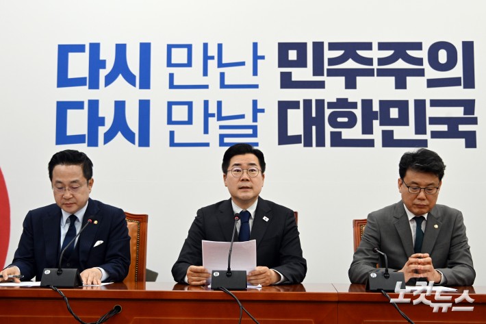 발언하는 박찬대 당대표 직무대행 겸 원내대표