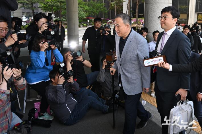 서울고검 출석하는 명태균