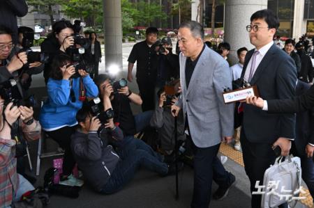 서울고검 출석하는 명태균