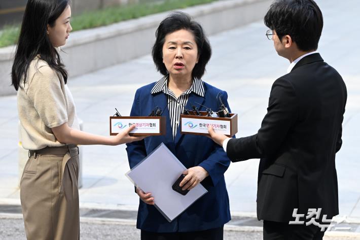 김영선 전 의원, 참고인 신분으로 검찰 출석