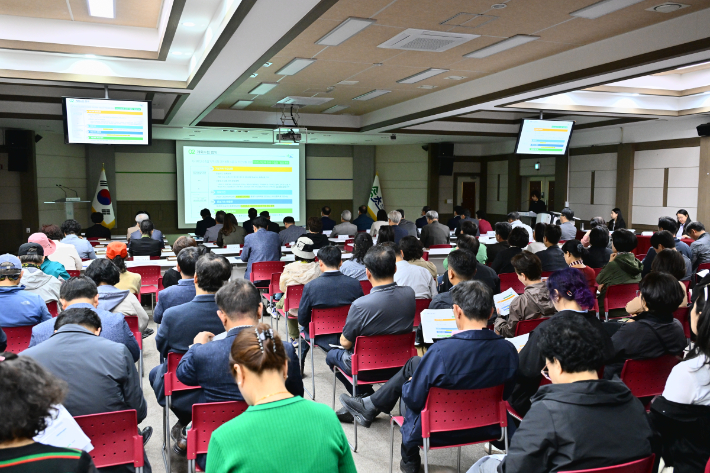 속초시는 29일 시청 대회의실에서 탄소중립 녹색성장 기본계획 수립을 위한 최종 보고회를 열고 2040년까지 온실가스 순배출 제로(Net-Zero) 실현을 목표로 하는 중장기 전략을 발표했다. 속초시 제공