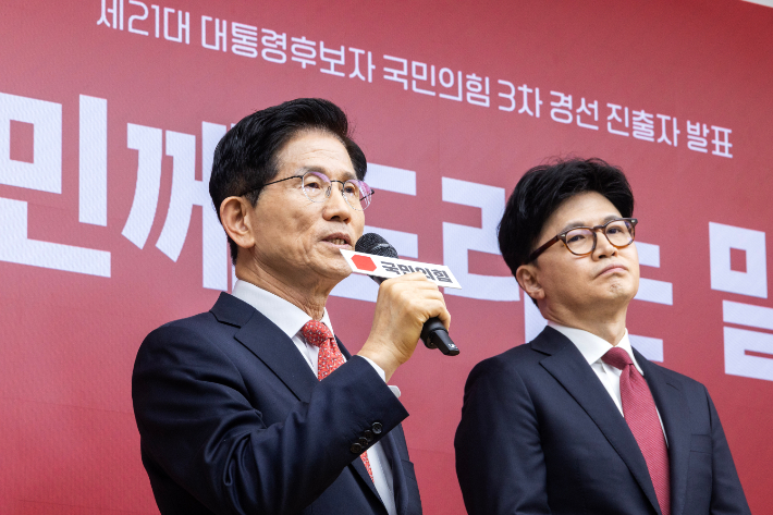 제21대 대통령후보자 국민의힘 3차 경선 진출자로 확정된 김문수 후보가 29일 오후 서울 여의도 국민의힘 중앙당사에서 소감을 발표하고 있다. 윤창원 기자