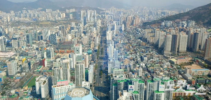 부산 도심 전경. 박상희 기자