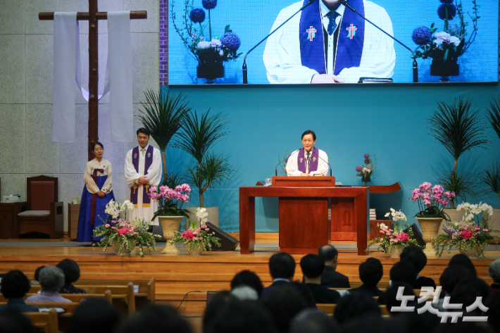 전주시온성교회 황세형 원로목사의가 예배를 인도하고 있다.