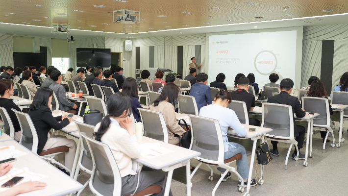 강원특별자치도교육청은 30일, 교육연수원 횡성분원 보람홀에서 '2025년 강원특별자치도교육청 국어책임관 및 업무담당자 공동연수'를 개최했다. 강원특별자치도교육청 제공