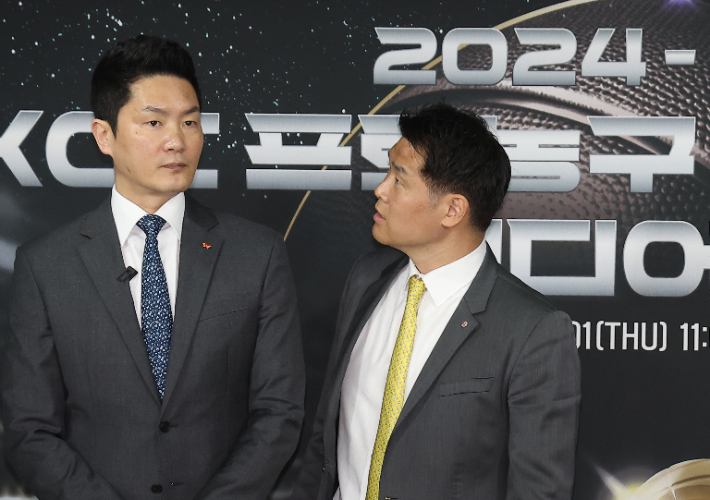 SK 전희철 감독(왼쪽)과 LG 조상현 감독. 연합뉴스