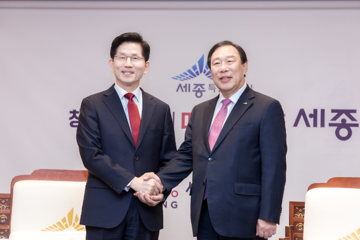 (왼쪽부터) 김문수 후보, 최민호 세종시장. 세종시 제공