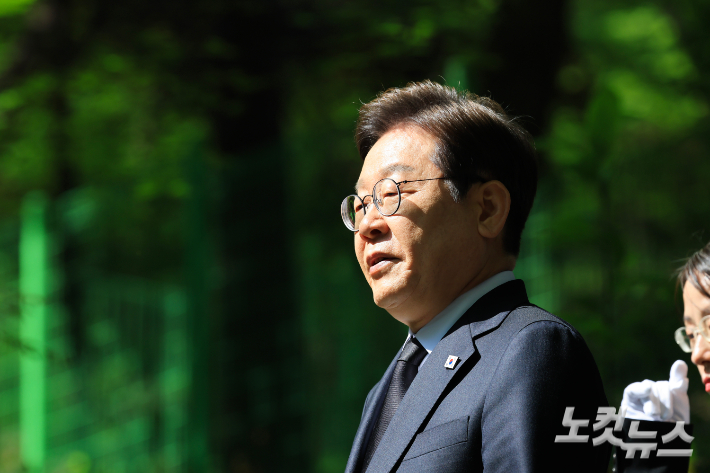 [속보]이재명 "정치는 국민이 하는 것…국민 뜻 따를 것"