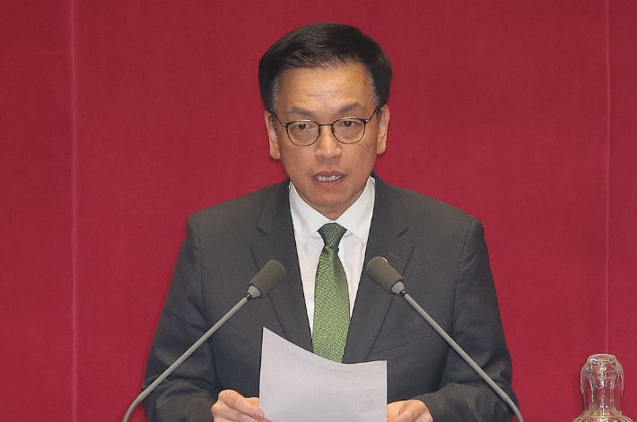 최상목 경제부총리 겸 기획재정부 장관이 1일 국회에서 열린 본회의에서 2025년도 제1회 추가경정예산안 표결 전  발언하고 있다. 연합뉴스