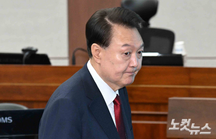 검찰, 尹 직권남용 추가기소 배경은…재구속은 왜 안했나