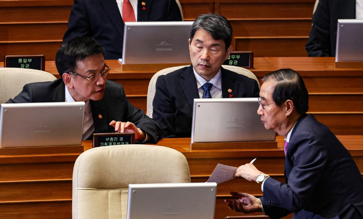 한덕수, 최상목 사표 수리 후 이주호 만나 "안정 운영" 당부