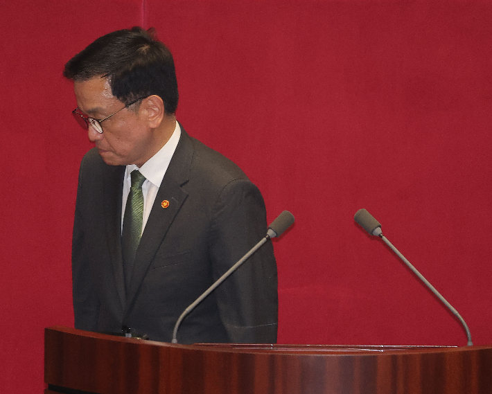 줄탄핵→기습 사의…5월 첫날밤의 '막장 격랑'