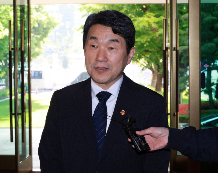 이주호 "막중한 책임감…대선 앞 공정한 선거관리에 중점"