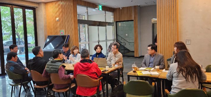 지난 4월 춘천시와 한림대, 송곡대, 상인회 실무회의. 자료사진