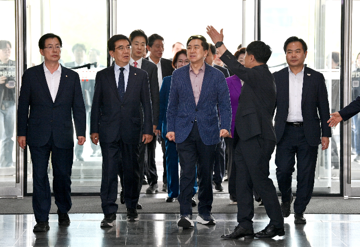 국회 2025 APEC 정상회의 지원 특별위원회가 경주를 찾아 정상회의 준비상황을 점검하고 있다. 경북도 제공