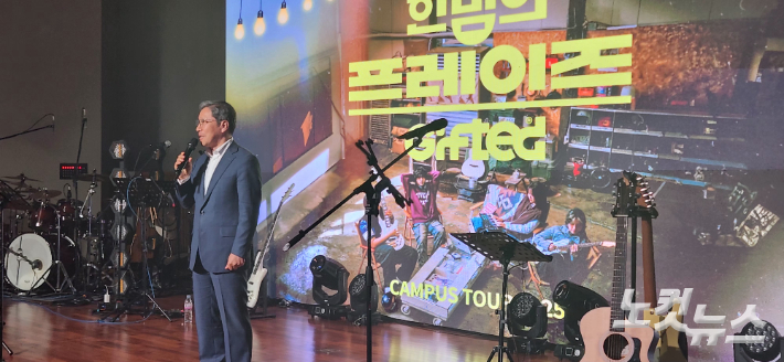 강원CBS원주운영이사장인 김홍구 목사(원주큰나무교회)가 여는 말씀과 기도를 했다. 최원순PD