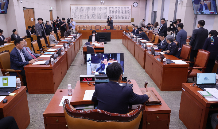 또 불거진 사법리스크…민주 '대통령 재판 중지법' 페달
