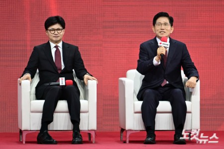 전당대회 후보자 이벤트 무대에 오른 한동훈·김문수