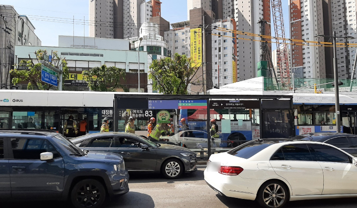 구로 버스정류장에서 버스 3대 추돌사고…5명 병원 이송