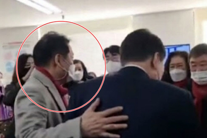 [단독]건진에 '챙겨 달라'했던 후보 당선되자…"노고에 경하"