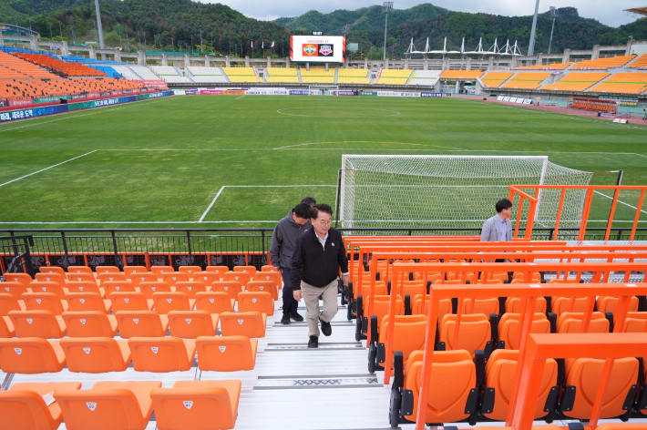육동한 춘천시장, ACL 유치 준비 본격화…경기장 시설 점검 착수