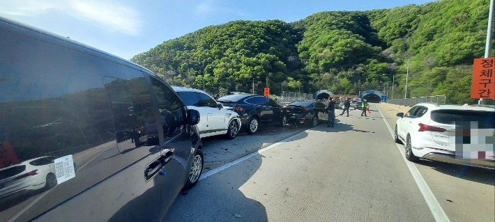 순천완주고속도로서 차량 8대 추돌 사고…6명 다쳐