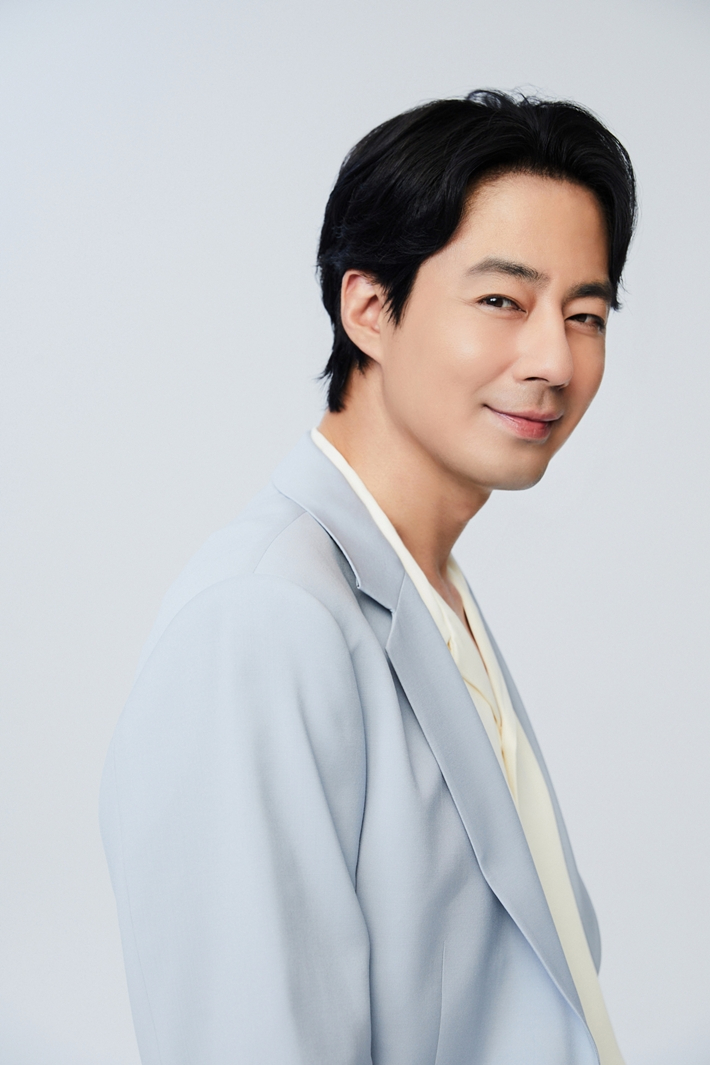 조인성, 어린이날 맞아 보육원에 운동화 후원…매달 간식비도 지원