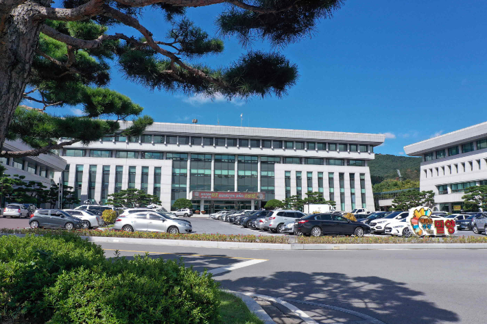 밀양시청 전경. 밀양시 제공 