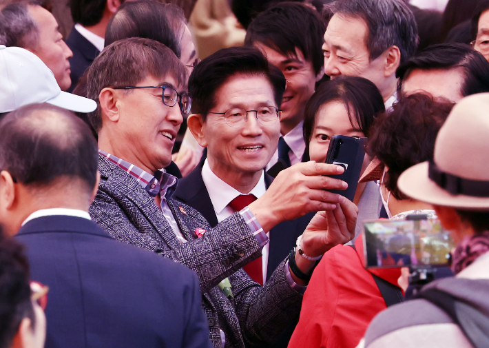 김문수 "당, 전대 개최이유 밝히라…당 후보 일방배제"