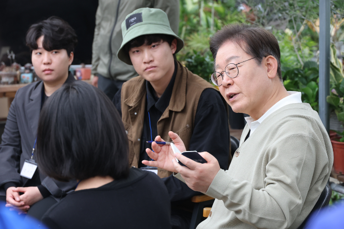 이재명 "청년미래적금도입 …구직급여·국민연금 1회 지원"