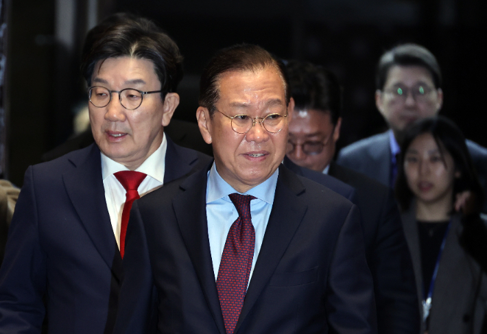 [속보]권영세 "내일 전 당원 대상 단일화 찬반 조사"