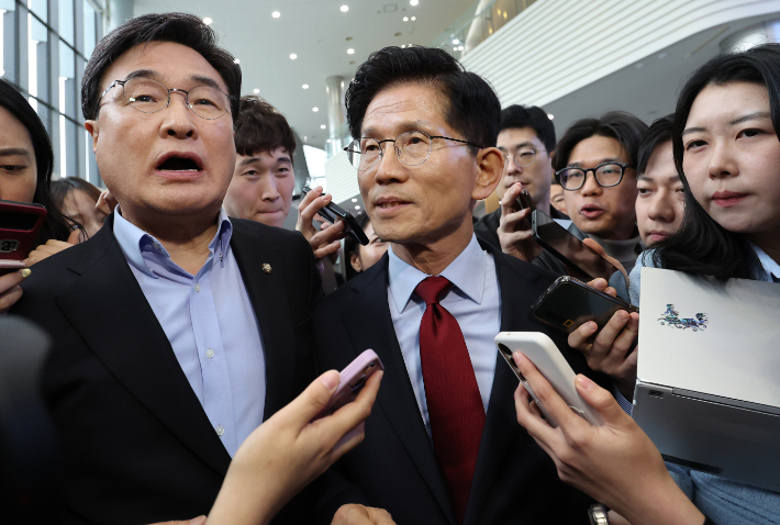 [속보]김문수, 대선 일정 중단 선언…"경선 왜 했나"