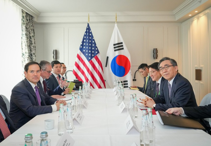 조태열 외교부 장관과 마코 루비오 미 국무장관이 지난 2월 15일(현지시간) 뮌헨안보회의(MSC)가 열리는 독일 뮌헨의 바이어리셔호프 호텔에서 40분간 회담을 갖고 한미동맹과 북핵 문제, 경제 협력 등 현안을 두루 논의했다. 연합뉴스