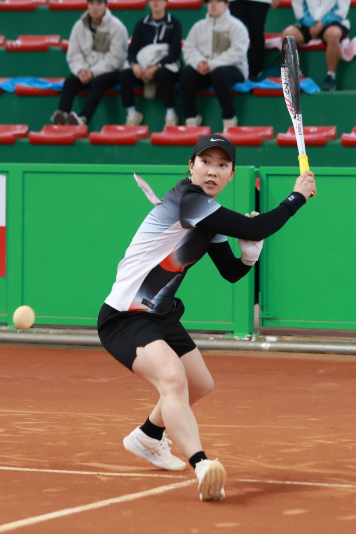 안성시청 김유진. 대한소프트테니스협회